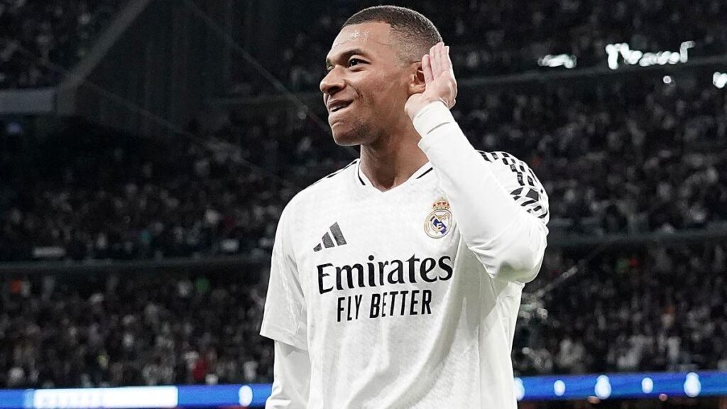 Mbappe a primit trofeul "Gheata de Aur" pe stadionul Santiago Bernabeu