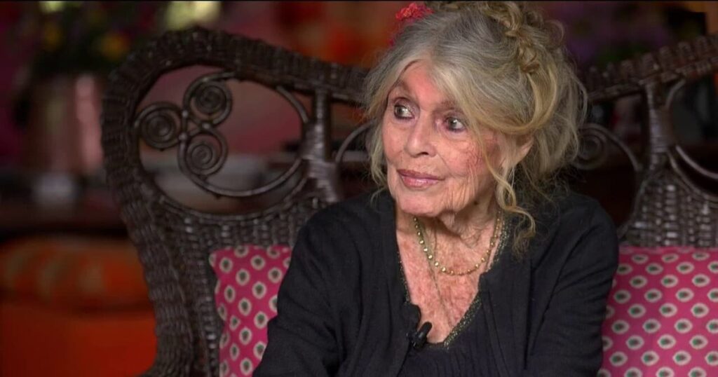 Mesajul transmis de Brigitte Bardot în urma zvonurilor despre starea ei de sănătate. „Nu ştiu care este imbecilul care a lansat acest fake news despre dispariţia mea”