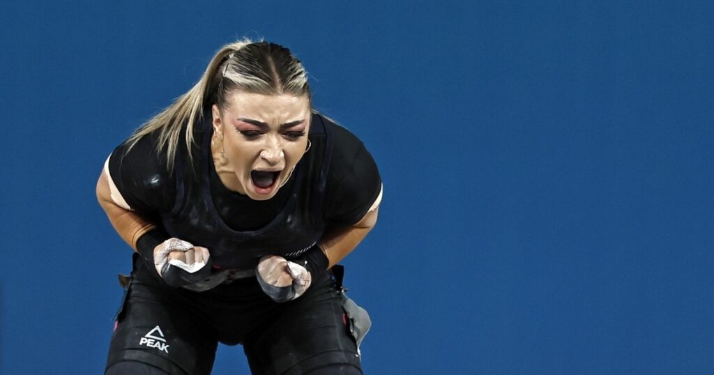 Mihaela Cambei e campioană mondială la haltere! Și-a mai trecut în cont încă două medalii de argint
