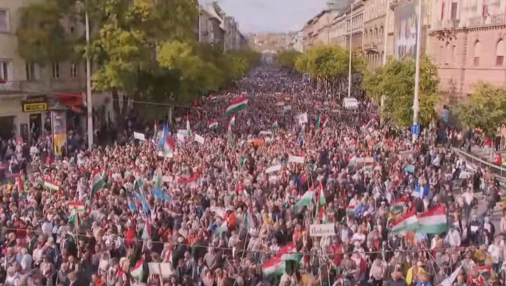 Mii de oameni pe străzile din Budapesta, la marșul lui Viktor Orbán: Nu vom muri pentru Ucraina! (Video)