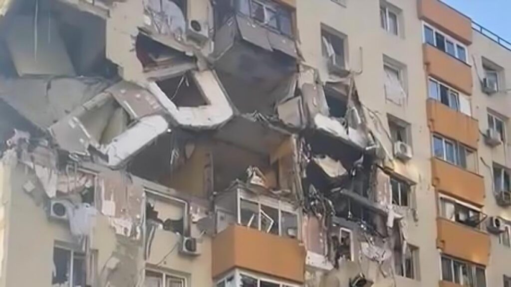 Miracol printre ruine! Persoana care cerea ajutor de sub dărâmături a supraviețuit: „A refuzat internarea”