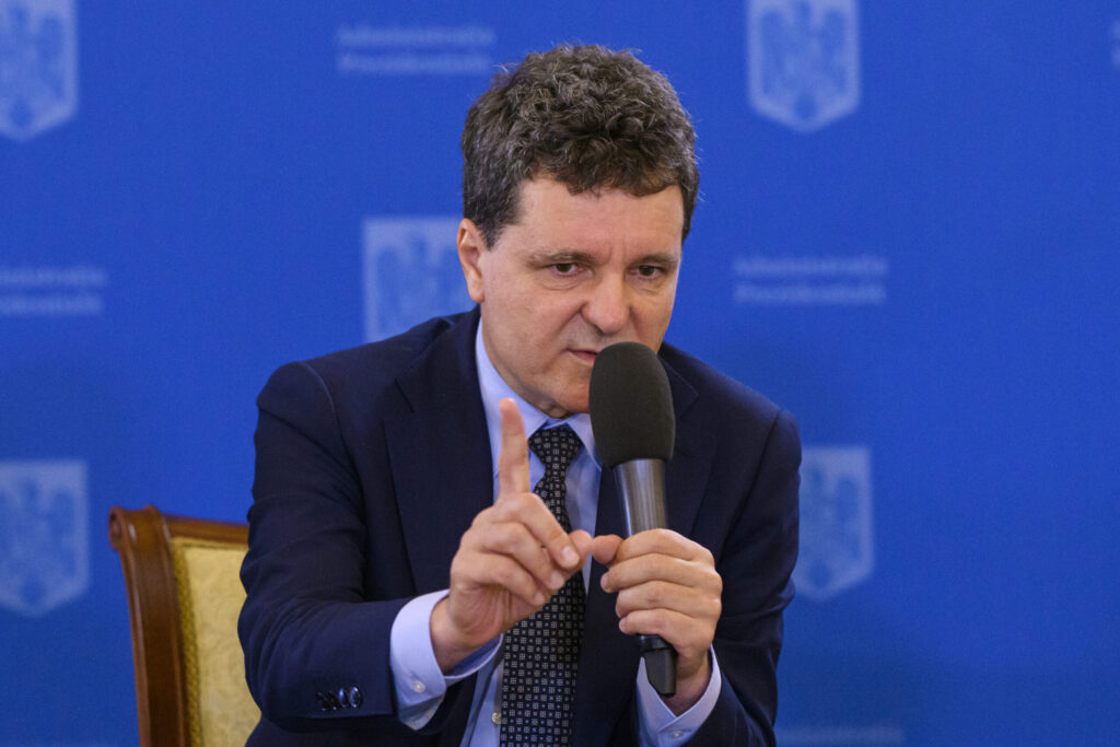 Nicușor Dan a semnat decrete privind protecția animalelor, finanțarea culturii și Codul muncii