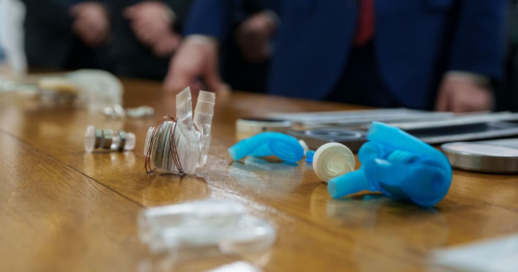 Nicușor Dan, despre cea mai mică inimă artificială din lume creată la Iași: „Un proiect impresionant, cu potențial uriaș pentru medicina românească” Nicușor Dan, despre cea mai mică inimă artificială din lume creată la Iași: „Un proiect impresionant, cu potențial uriaș pentru medicina românească”