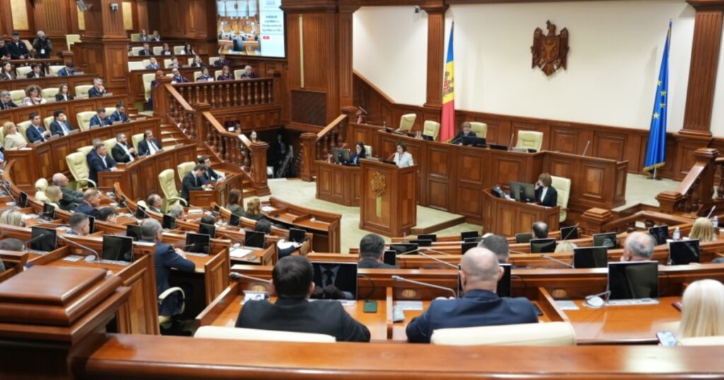 Noul Parlament al Republicii Moldova, rezultat după alegerile din 28 septembrie, s-a întrunit pentru prima dată