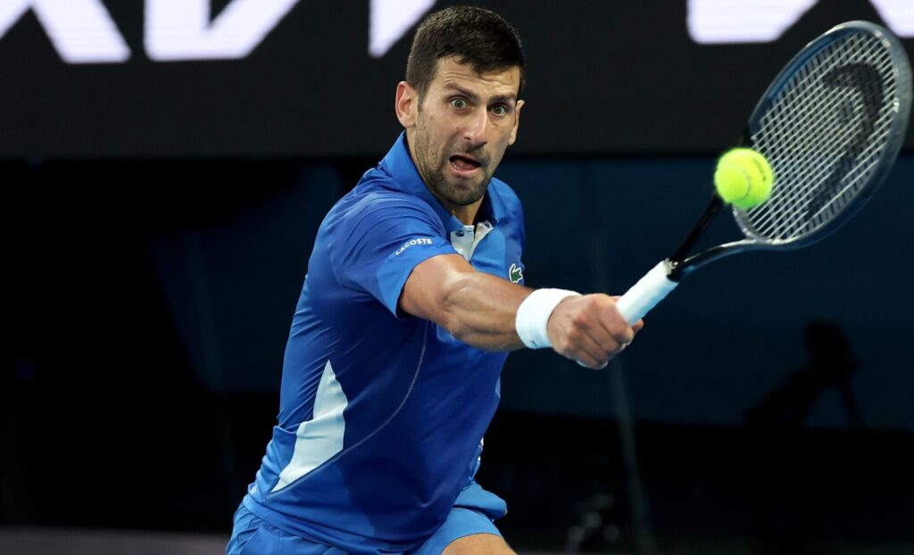 Novak Djokovic avansează în semifinale la Shanghai