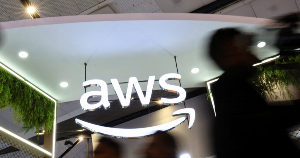 O pană majoră la Amazon Web Services afectează servicii globale de Internet