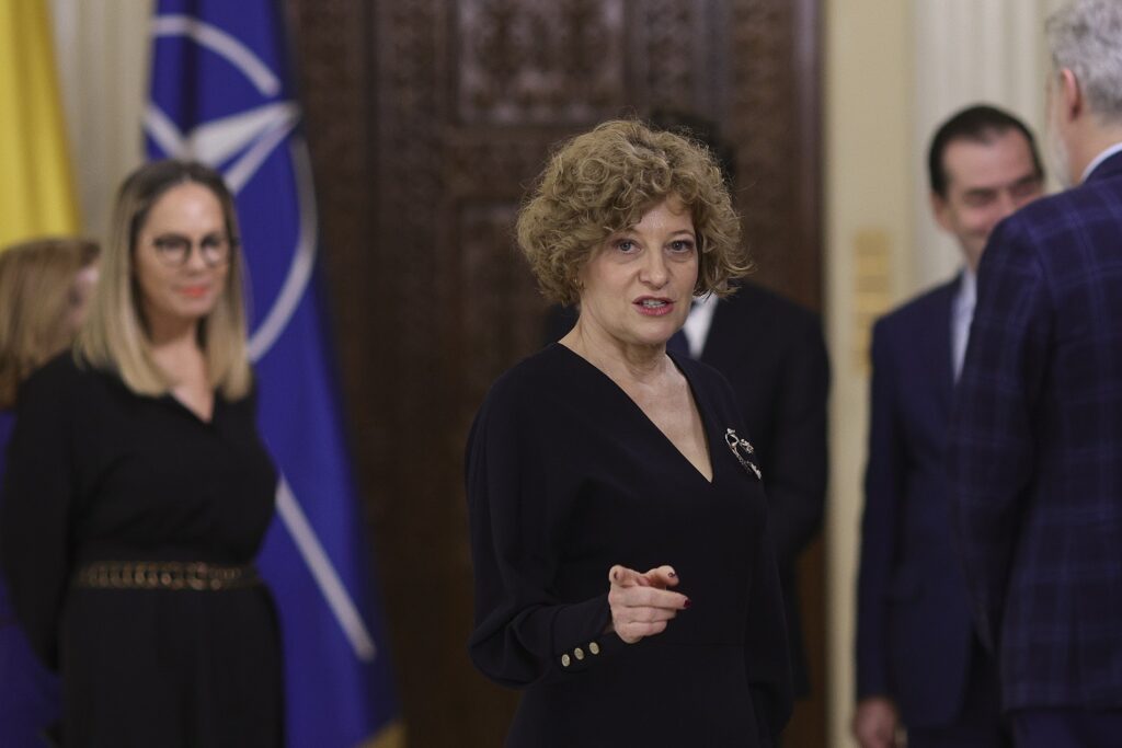 Oana Gheorghiu, despre propunerea lui Bolojan de a deveni vicepremier: În prima fază m-a șocat. Și atunci, ca și acum, am îndoieli. Ar fi fost nepotrivit să vină Grindeanu la Cotroceni Oana Gheorghiu, despre propunerea lui Bolojan de a deveni vicepremier: În prima fază m-a șocat. Și atunci, ca și acum, am îndoieli. Ar fi fost nepotrivit să vină Grindeanu la Cotroceni