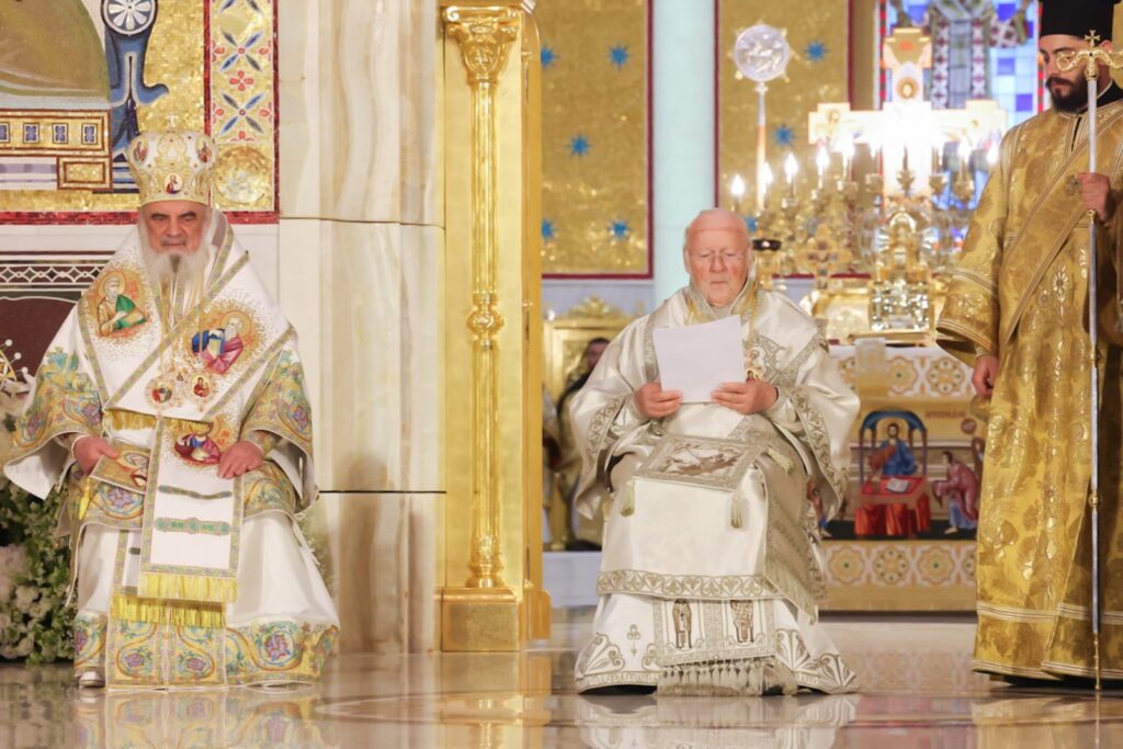 Patriarhul Daniel, despre sfințirea picturii Catedralei Naționale: „Un moment luminos de întărire a credinței și a iubirii frățești”. Cum a arătat ceremonia Patriarhul Daniel, despre sfințirea picturii Catedralei Naționale: „Un moment luminos de întărire a credinței și a iubirii frățești”. Cum a arătat ceremonia
