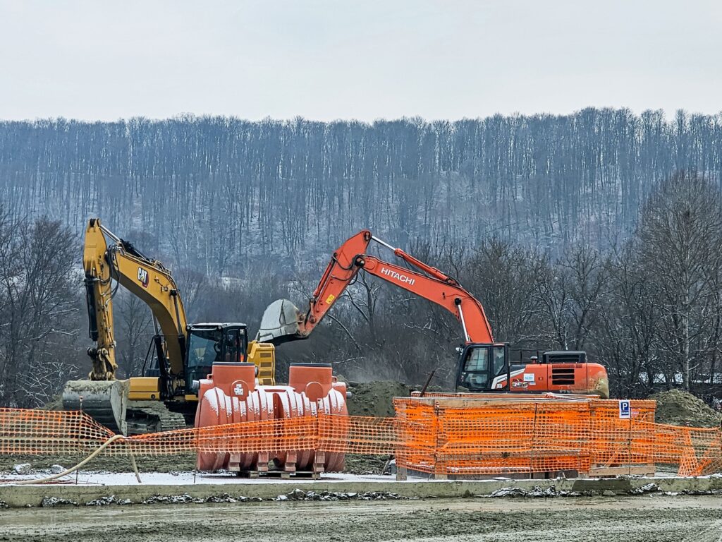 Patru firme de construcții au fost amendate cu 2,3 milioane de lei, pentru trucarea unor licitații organizate de CNAIR