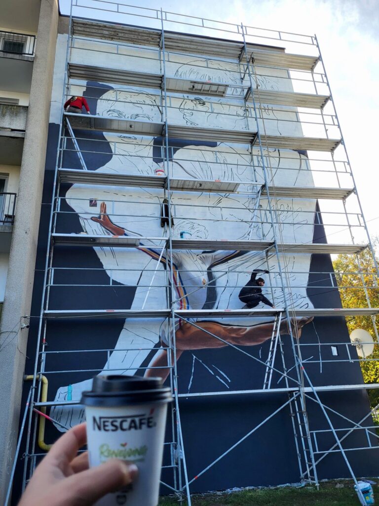 Lucrări la pictura murală a Nadiei