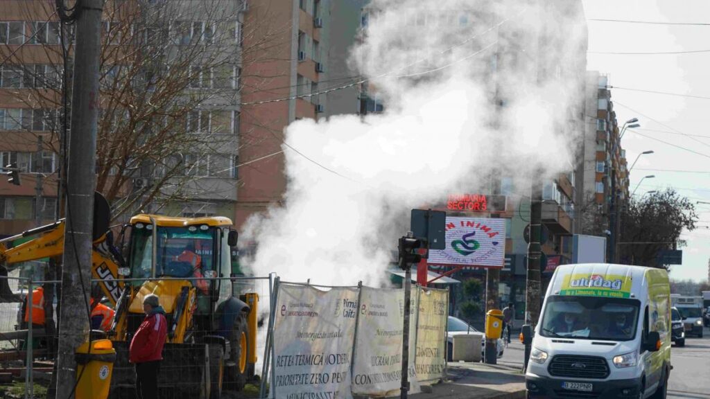 Pierderile de apă fierbinte în rețeaua de termoficare a Bucureștiului se apropie de 2.400 tone/oră