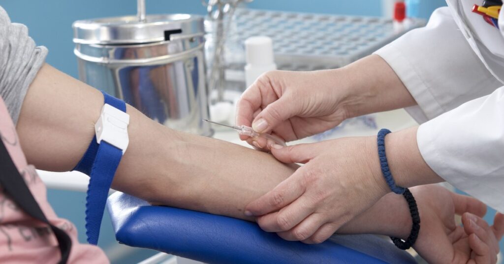 Plătim asigurări de sănătate enorme, ba mai scoatem și bani în plus din buzunar. Cât cheltuim anual pentru servicii medicale suplimentare Plătim asigurări de sănătate enorme, ba mai scoatem și bani în plus din buzunar. Cât cheltuim anual pentru servicii medicale suplimentare