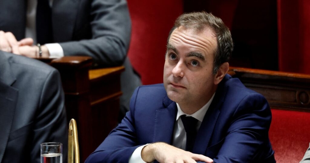 Premierul francez Sébastien Lecornu supraviețuiește celor două moțiuni de cenzură din parlament, după concesii majore făcute socialiștilor