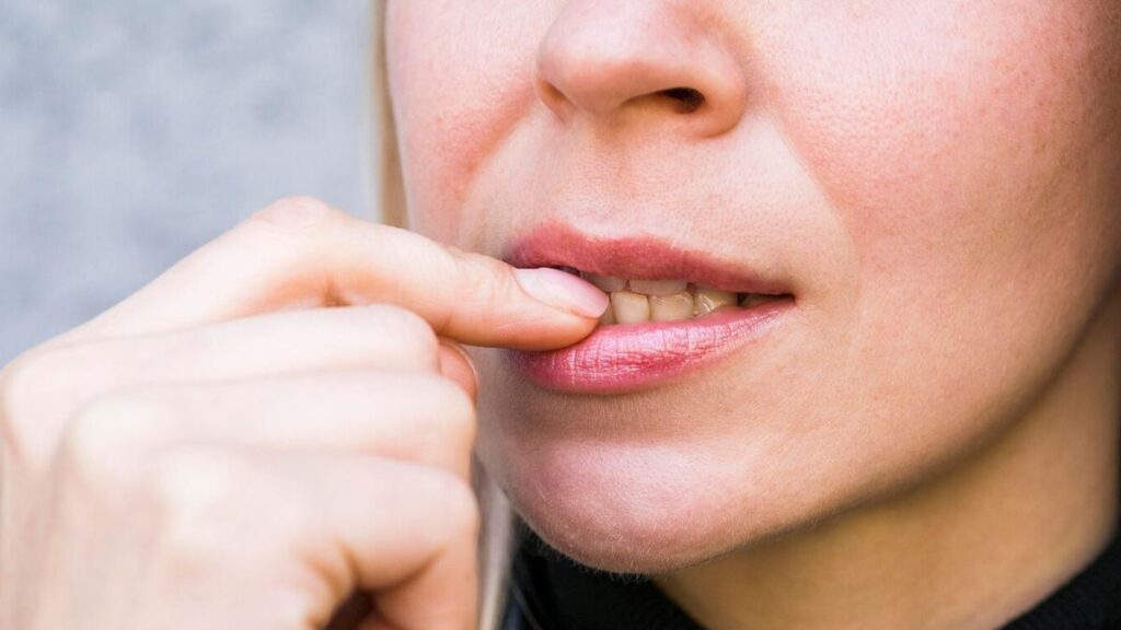 Prețurile mari îi fac pe români, restanţieri la igiena orală. 7 din 10 consideră serviciile prea scumpe