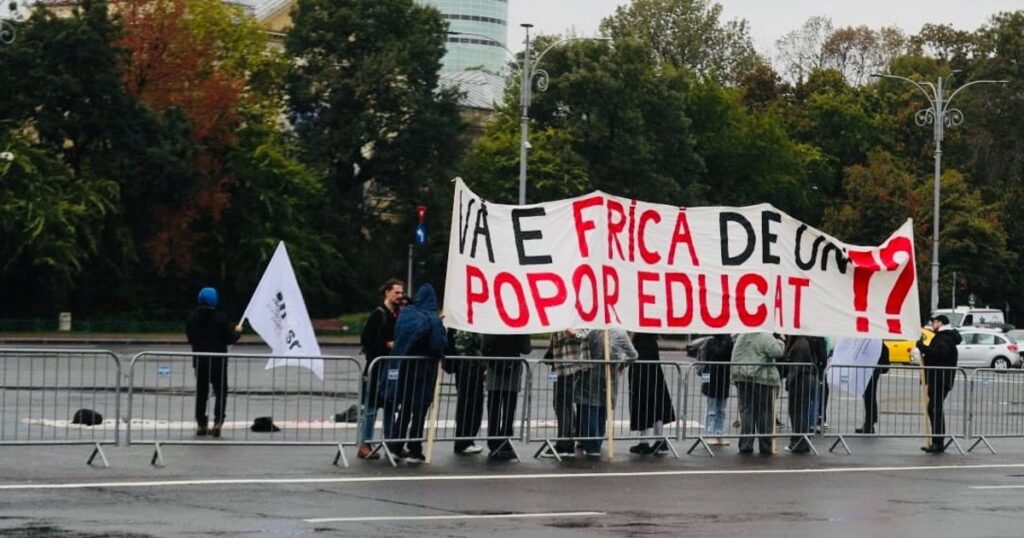 Protestul studenților în București, sabotat de ploaie: „Nu simt că sunt ascultați”