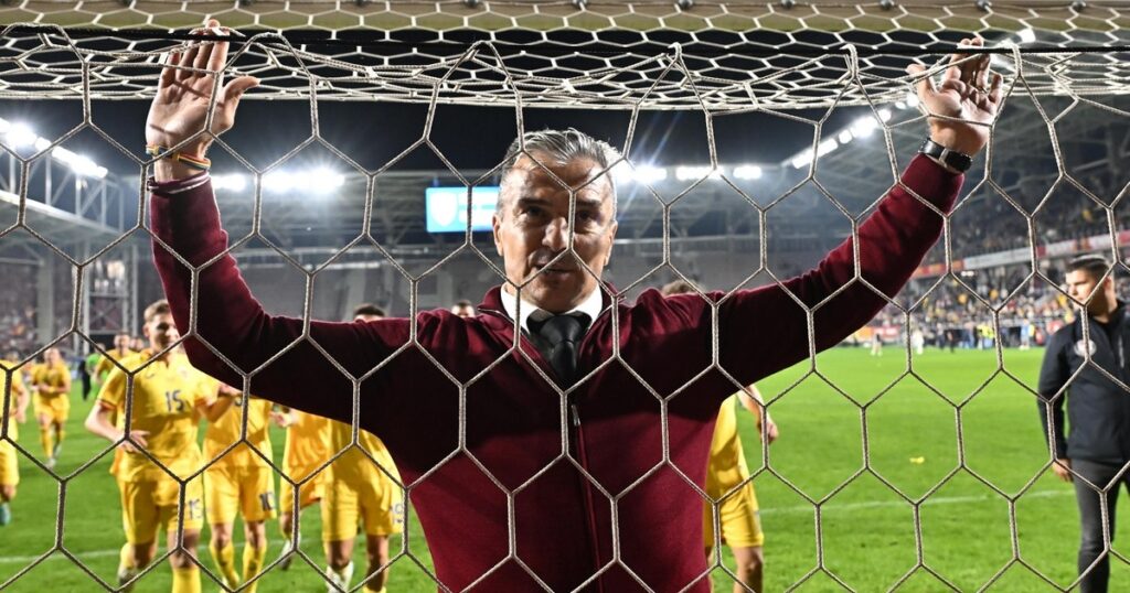 Refuzată de Dan Petrescu, CFR Cluj a ales un antrenor cu trecut „feroviar”. Vicecampioana și-a luat gândul de la play-off Refuzată de Dan Petrescu, CFR Cluj a ales un antrenor cu trecut „feroviar”. Vicecampioana și-a luat gândul de la play-off