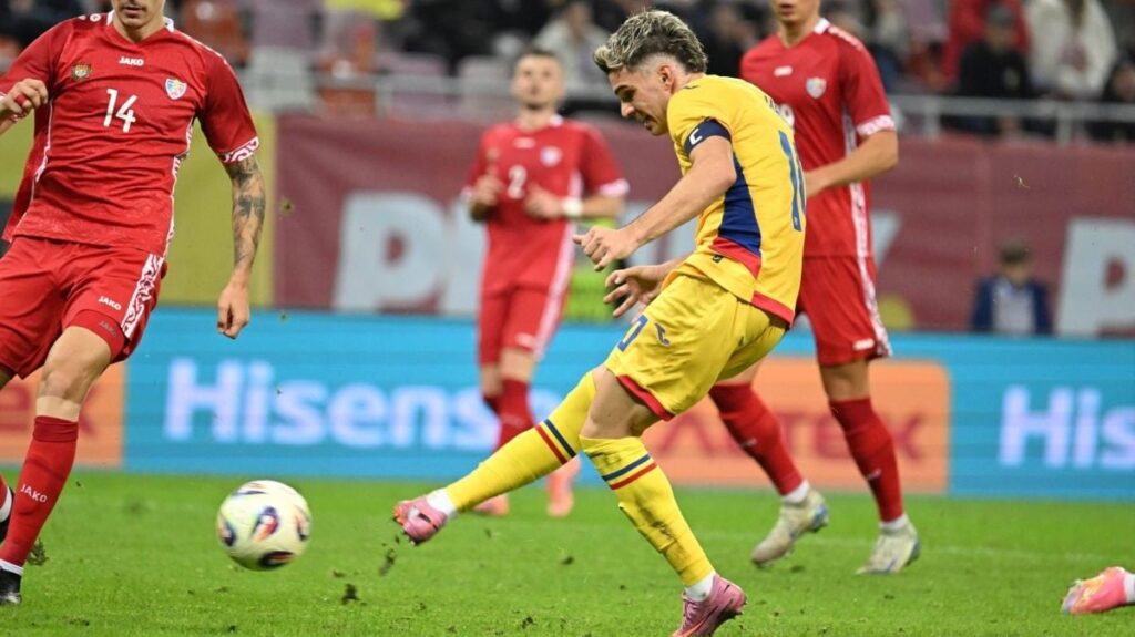 Ianis Hagi șutează la poartă, dintre trei jucători moldoveni, 9 octombrie 2025