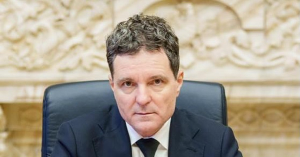 România mai face un pas spre aderarea la OCDE. Legea care sancționează coruperea funcționarilor publici străini a fost promulgată