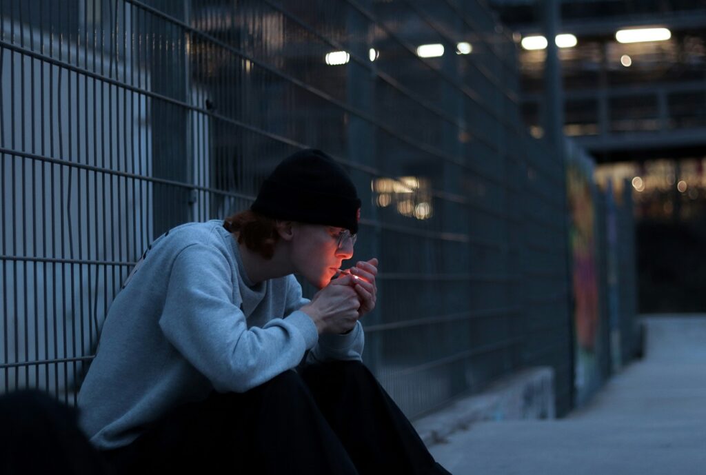 România, peste media europeană la alcool, fumat și dependență online în rândul adolescenților România, peste media europeană la alcool, fumat și dependență online în rândul adolescenților
