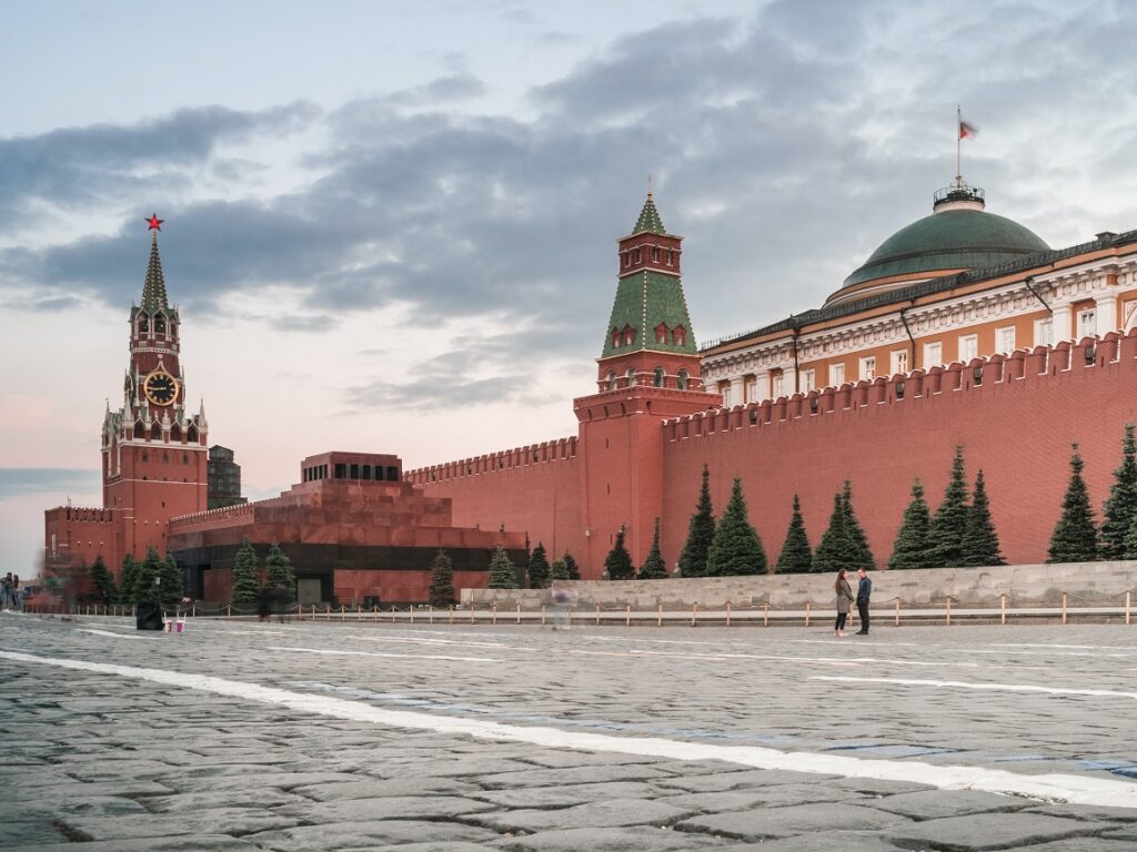 Rusia crește taxele pentru a finanța războiul din Ucraina, pe fondul încetinirii economice