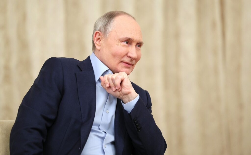 Rusia își construiește alibiul: Acuzațiile de operațiuni sub steag fals sunt văzute de analiști drept semnale pre-război