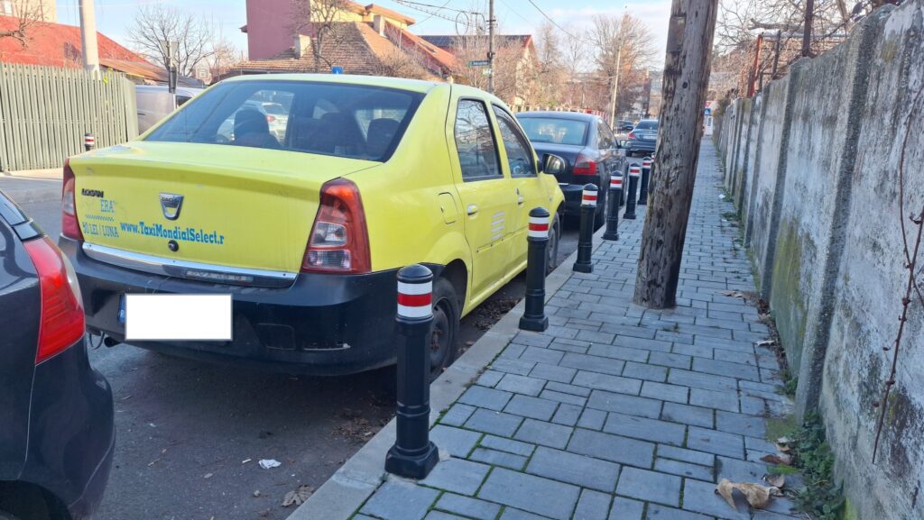 Sectorul 2: de ce n-a mai scos Hopincă stâlpișorii puși de Mihaiu