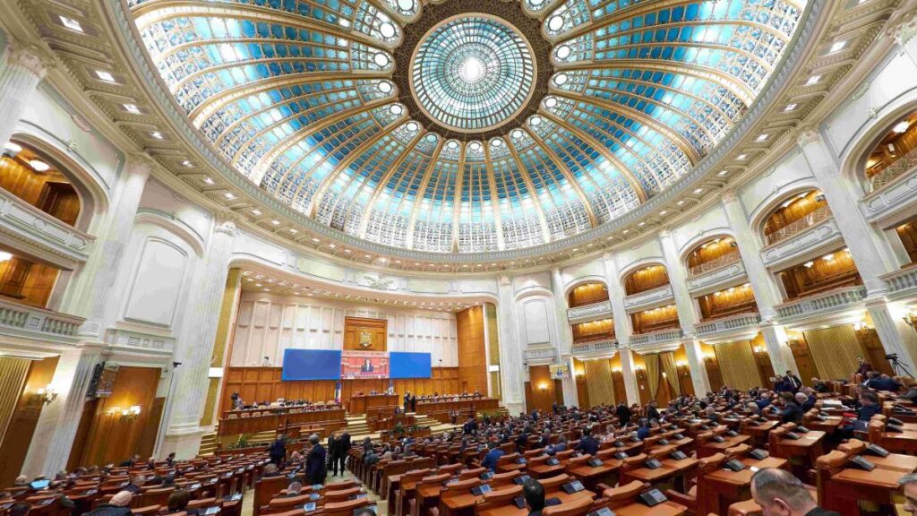 Suveraniști conservatori care inițiază, pe bandă rulantă, legi cu caracter progresist în Parlamentul României