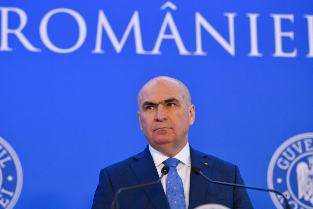 Tensiuni în coaliție. PSD l-a avertizat pe Ilie Bolojan că va fi demis dacă legea pensiilor magistraților nu trece de CCR Tensiuni în coaliție. PSD l-a avertizat pe Ilie Bolojan că va fi demis dacă legea pensiilor magistraților nu trece de CCR