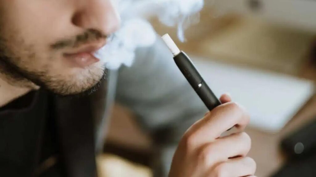 Țigările electronice creează o nouă generație de dependenți. 15 milioane de copii vapează