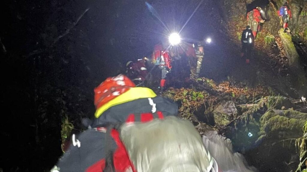Tineri ucraineni, blocați de trei zile pe munte