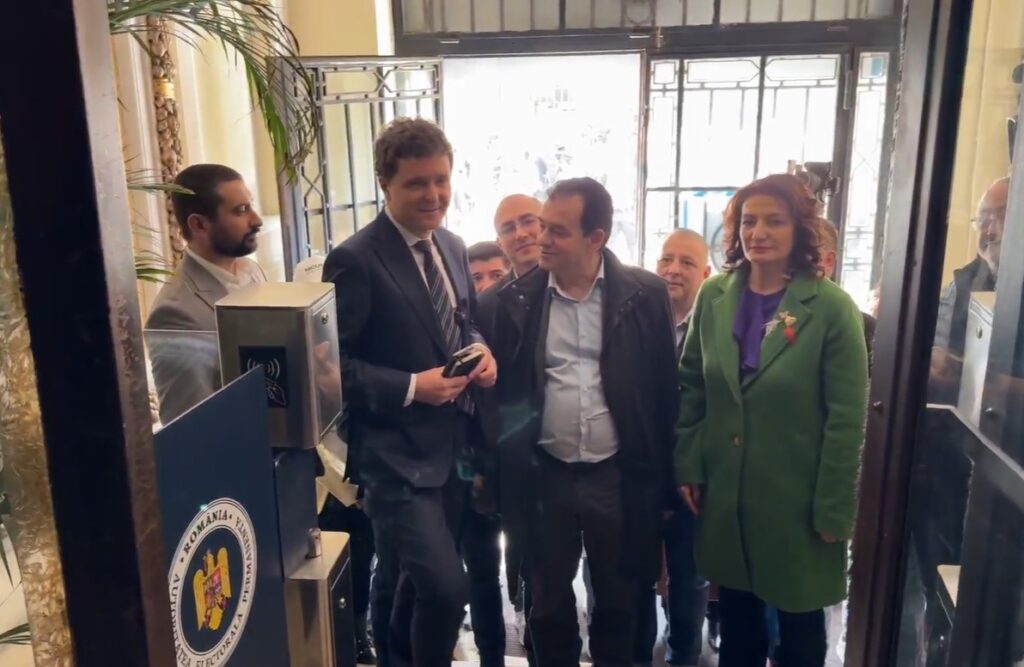 Toți oamenii președintelui (surse)