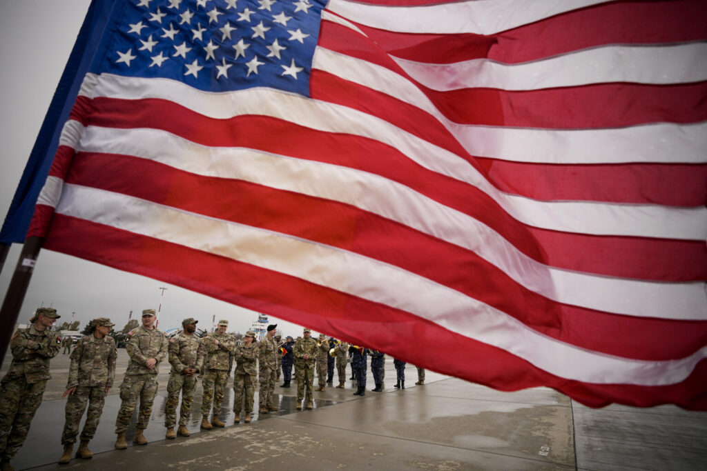 Trump semnează un ordin privind plata militarilor în timpul crizei bugetare din SUA