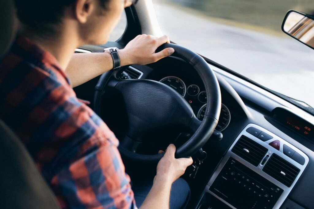 UE schimbă permisul auto - apare varianta digitală pe telefon, valabilitatea crește la 15 ani, începătorii au perioadă de probă, iar sancțiunile vor fi recunoscute în toate statele