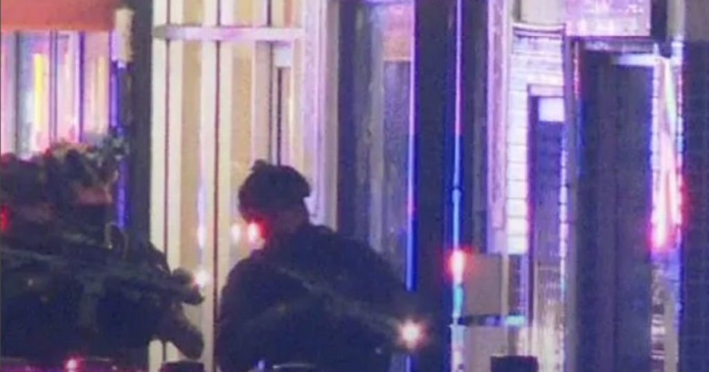 Un bărbat a deschis focul de la fereastra unui apartament, pe o stradă aglomerată din Sydney: 16 răniți