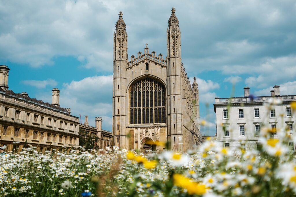 Universitatea Cambridge organizează cursuri de limba română