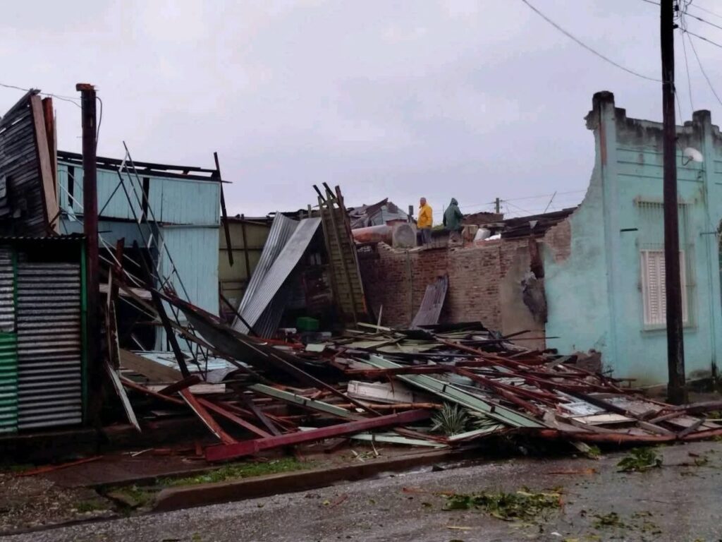 Uraganul Melissa a provocat distrugeri fără precedent: 34 de morți, case prăbușite, drumuri blocate (Foto & Video) Uraganul Melissa a provocat distrugeri fără precedent: 34 de morți, case prăbușite, drumuri blocate (Foto & Video)