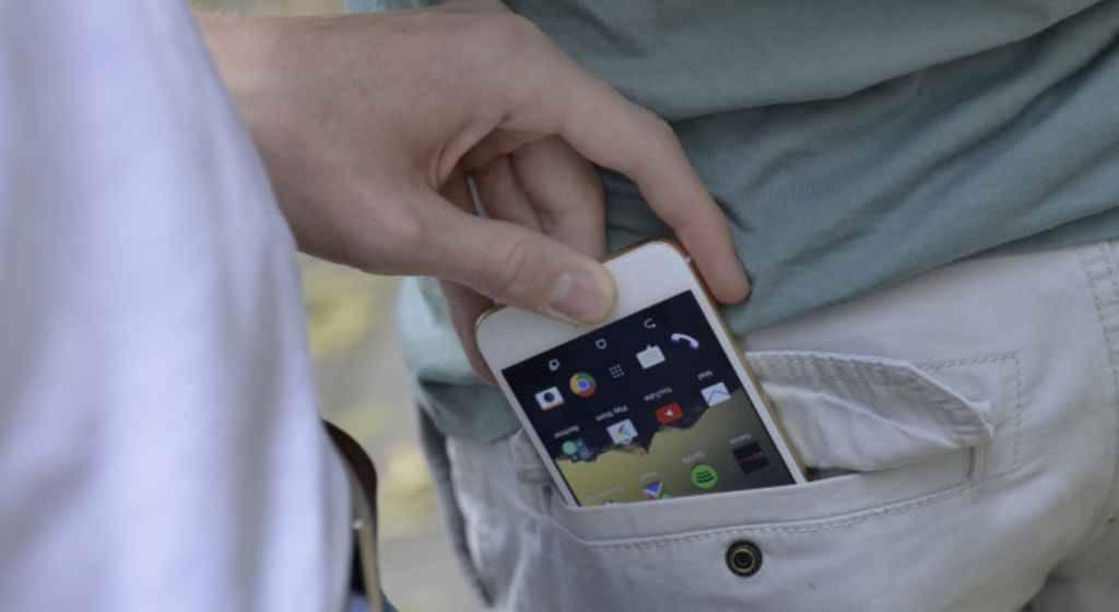 Val imens de furturi de telefoane într-o țară vizitată în mod activ de români. Guvernul cere companiilor să blocheze definitiv dispozitivele furate Val imens de furturi de telefoane într-o țară vizitată în mod activ de români. Guvernul cere companiilor să blocheze definitiv dispozitivele furate