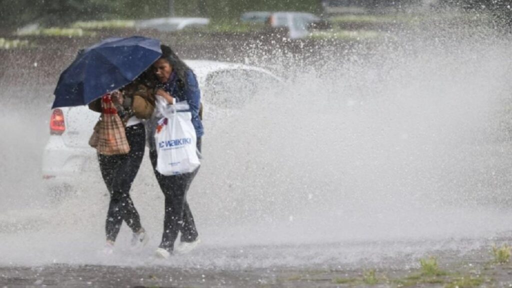 Vreme rece, ploi şi vânt, până joi seara, în întreaga ţară, ninsori la altitudini de peste 1.700 metri
