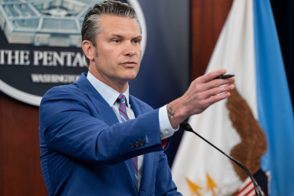 Zeci de jurnaliști au plecat de la Pentagon. De la Fox la New York Times au refuzat cenzura impusă de Administrația Trump (Video)