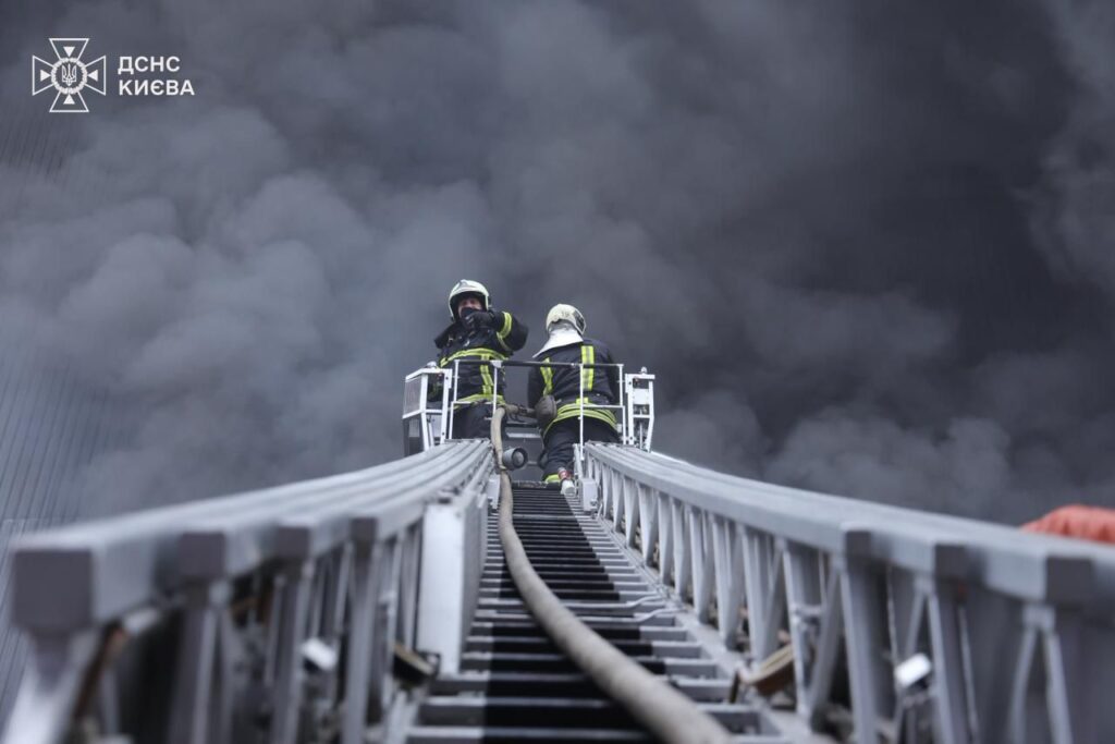 Ziua 1341 de război: Atac cu zeci de victime la Kiev. Rachetă nucleară rusească testată cu succes. Rusia anunță discuții cu SUA pentru o „soluție diplomatică” Ziua 1341 de război: Atac cu zeci de victime la Kiev. Rachetă nucleară rusească testată cu succes. Rusia anunță discuții cu SUA pentru o „soluție diplomatică”