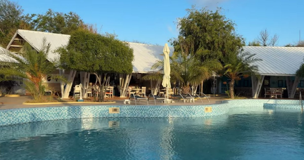 „Am stat două nopți cu Radu Mazăre la resortul lui de lux din Madagascar”. Cum arată facilitățile afacerii fostului primar al Constanței „Am stat două nopți cu Radu Mazăre la resortul lui de lux din Madagascar”. Cum arată facilitățile afacerii fostului primar al Constanței