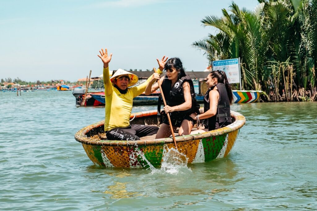 „Asia Express” 19 octombrie 2025. Concurenții ajung într-o destinație spectaculoasă din Vietnam. Ce surpriză le-a pregătit Irina Fodor
