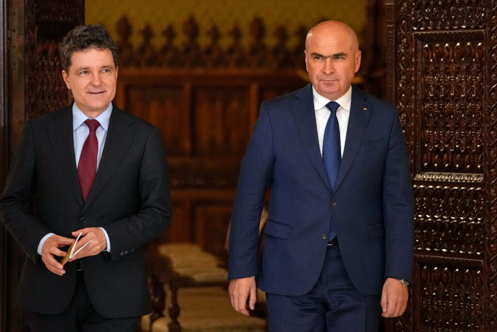 „Este imposibil ca două persoane să aibă viziuni identice”. Ce spune premierul Bolojan despre colaborarea cu președintele Nicușor Dan „Este imposibil ca două persoane să aibă viziuni identice”. Ce spune premierul Bolojan despre colaborarea cu președintele Nicușor Dan