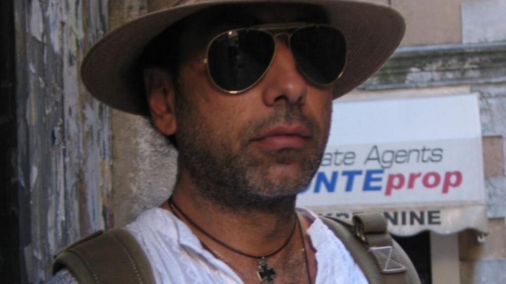 „Îmi plac castelele de nisip pe care le iau valurile. Au o graţie a lor, o durată limitată, sunt unice”