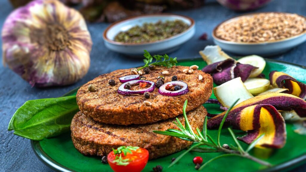 Platou care conține hamburger vegetarian Foto: Profimedia