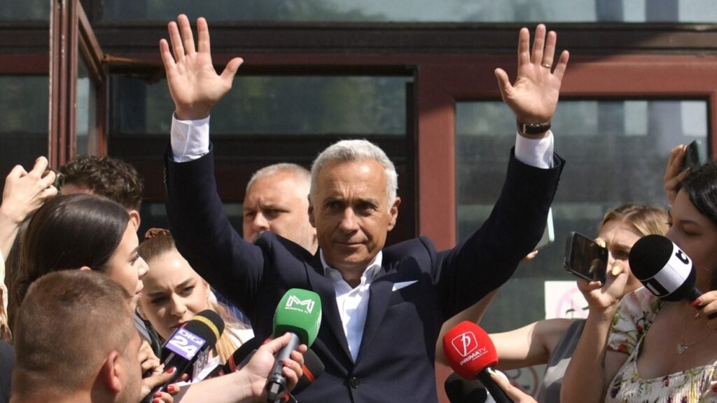 „Oamenii să poată distinge între fapte și informații false” Călin Georgescu a câștigat turul 1 al alegerilor prezidențiale din noiembrie 2024, alegeri anulate apoi de CCR