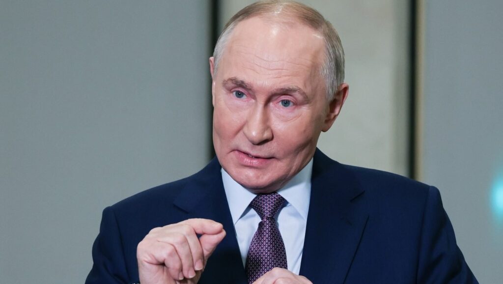 Vladimir Putin într-o conferință de presă după o întâlnire la Societatea Geografică Rusă Foto: Profimedia