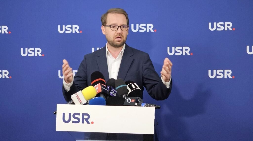Dominic Fritz pe 13 iunie 2025, la prima conferință de presă după ce a devenit președintele USR