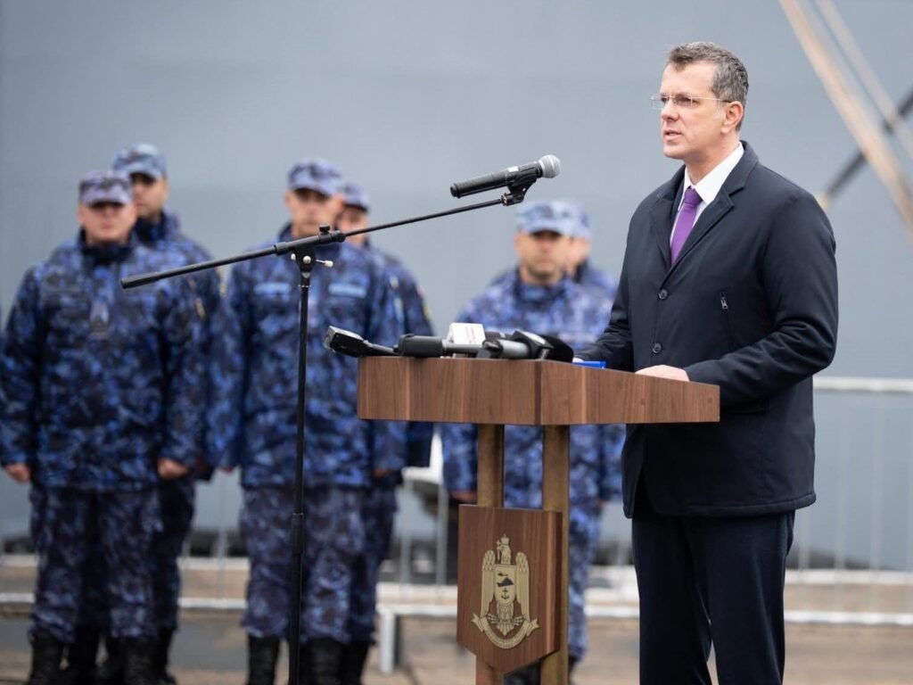 Cum a lăsat ministrul apărării „roboții industriali” pentru a conduce un club de biliard: „M-am apucat de muncă să mă întrețin”. Ionuț Moșteanu a urmat un master, dar nu l-a finalizat