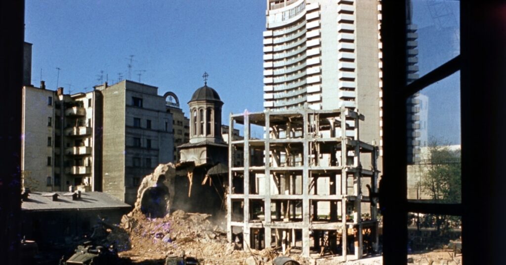 Dumnezeu, Ceaușescu, România | S-a auzit un zgomot cum nu mai auzisem până atunci. Turla s-a prăbușit, iar întunericul s-a umplut de praf